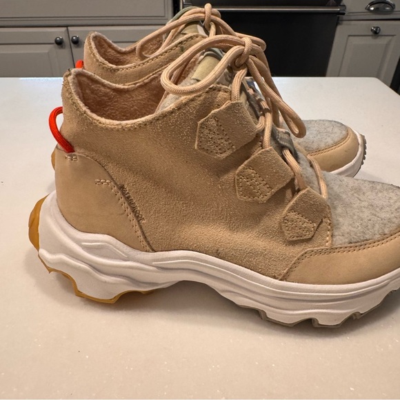 NEW SOREL Women’s Kinetic Breakthru Caribou Waterproof Boot US 6 EU 37 Beige - Picture 4 of 13